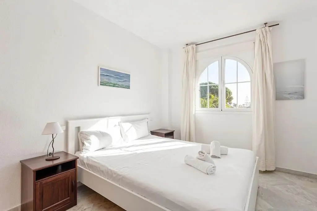 Alvarito Playa Marbella Front Beach Apartment 0*,  스페인