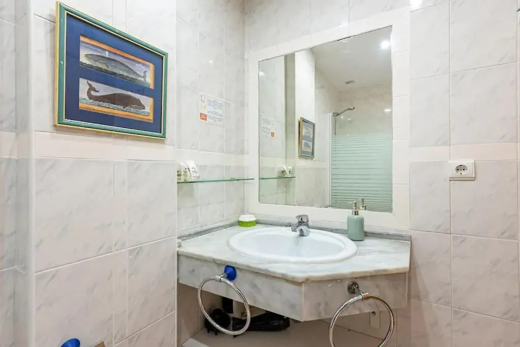 Alvarito Playa Marbella Front Beach Apartment 스페인